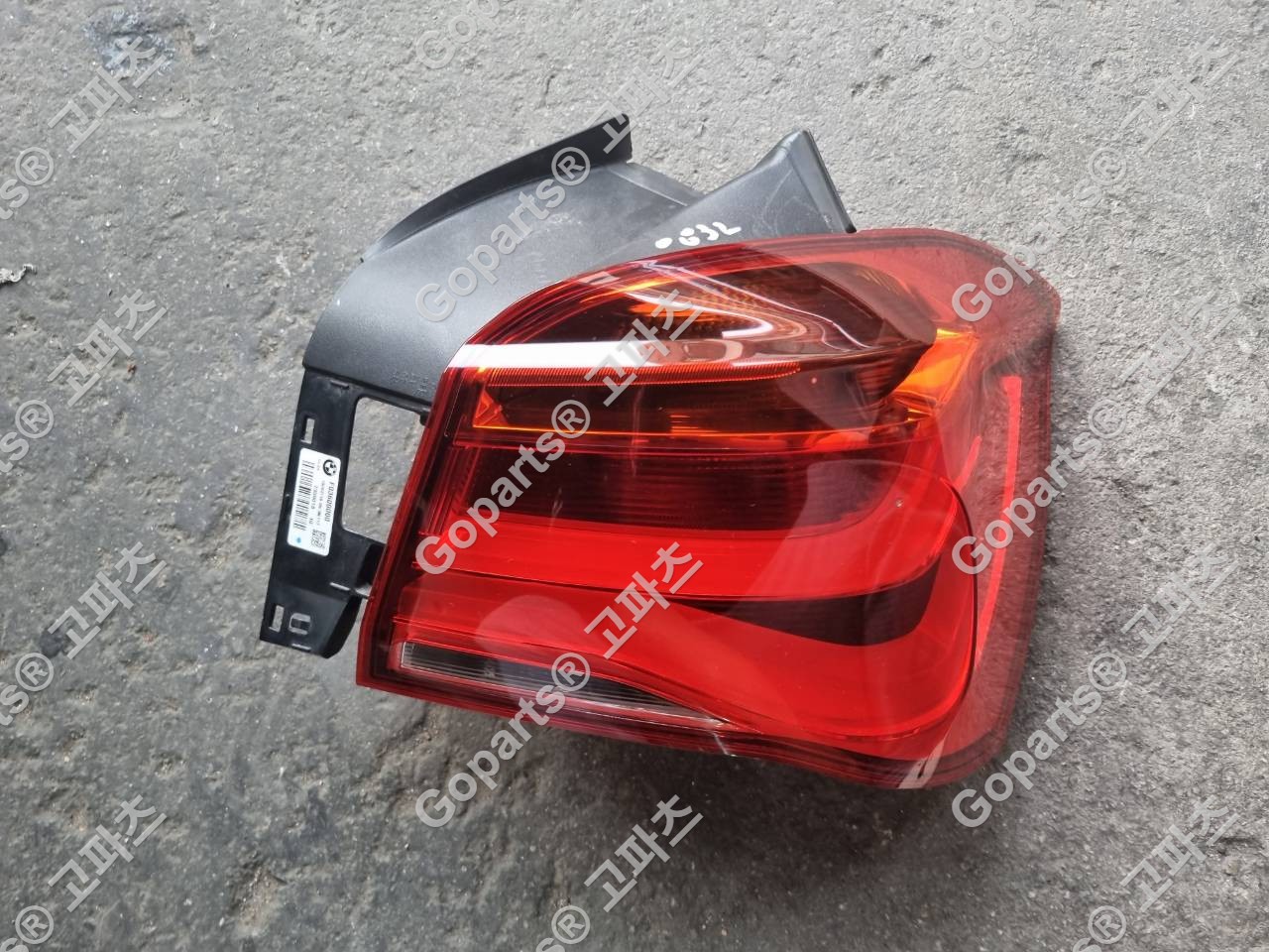 BMW 1시리즈 F20 후기형 조수석 리어테일라이트 7359018-10 중고 200000원
