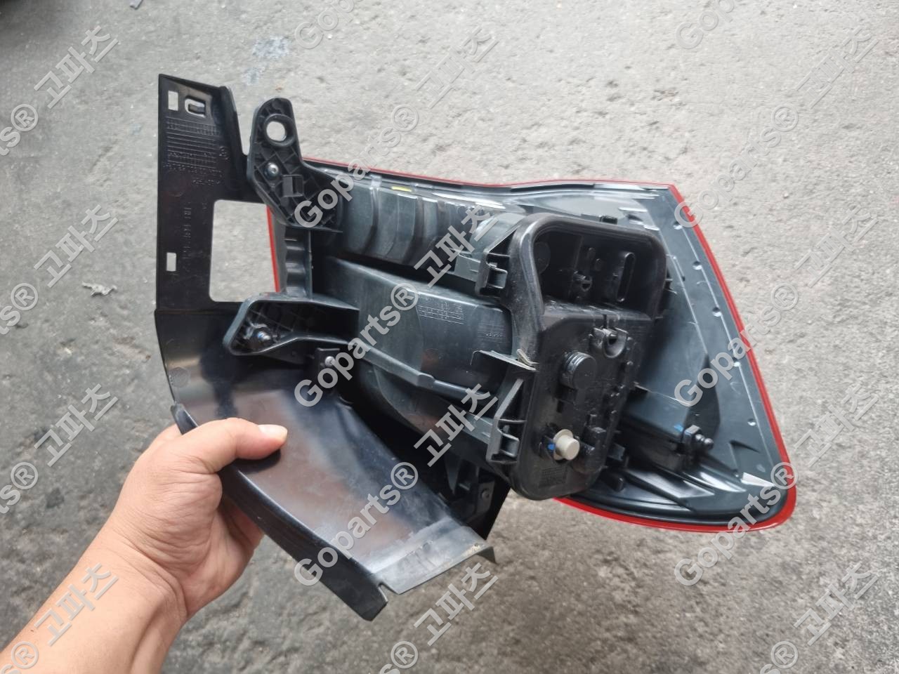 BMW 1시리즈 F20 후기형 조수석 리어테일라이트 7359018-10 상세사진 3