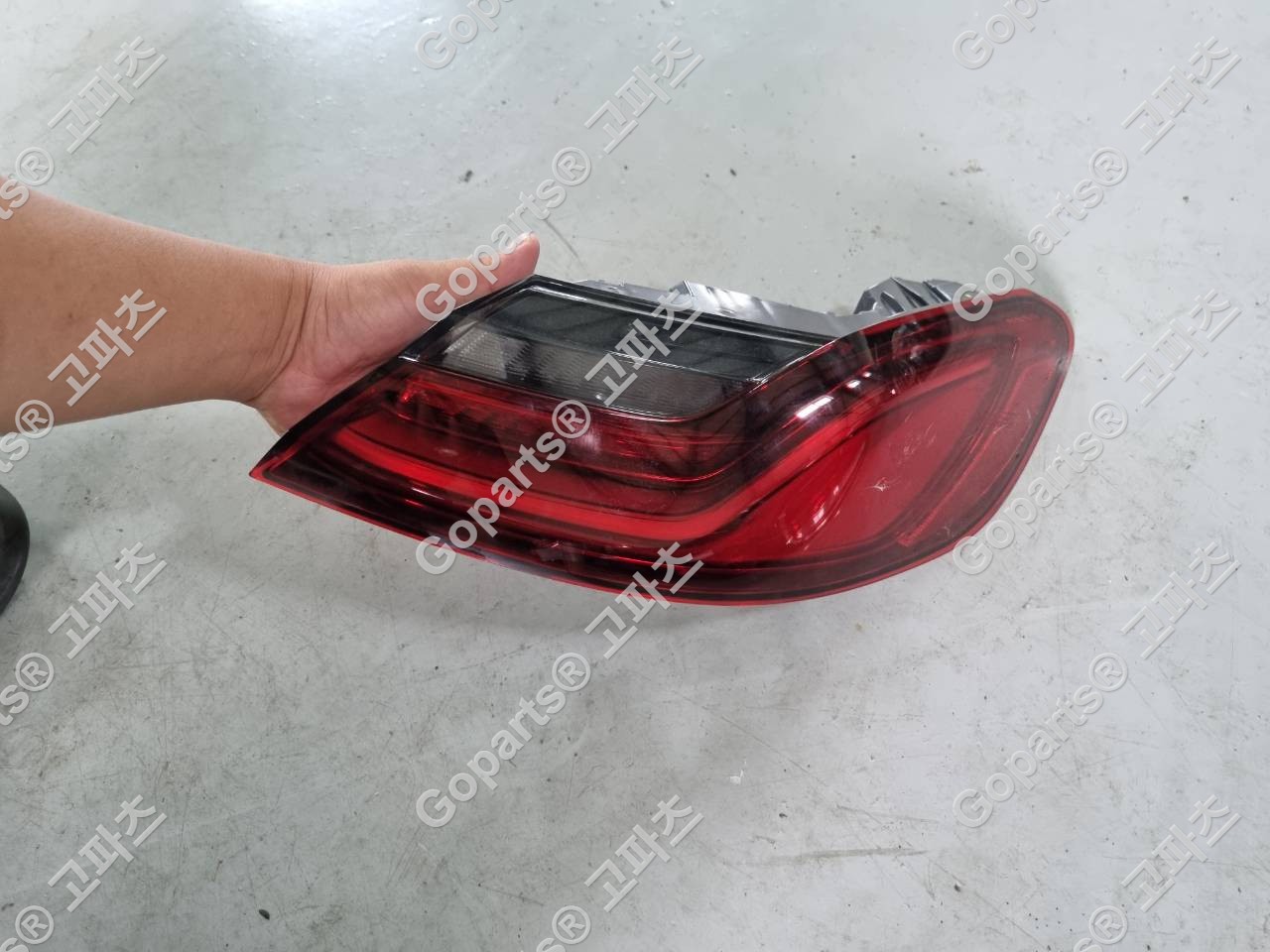 BMW 8시리즈 G14/G15/G16 조수석 리어 테일라이트 250,000원 중고
