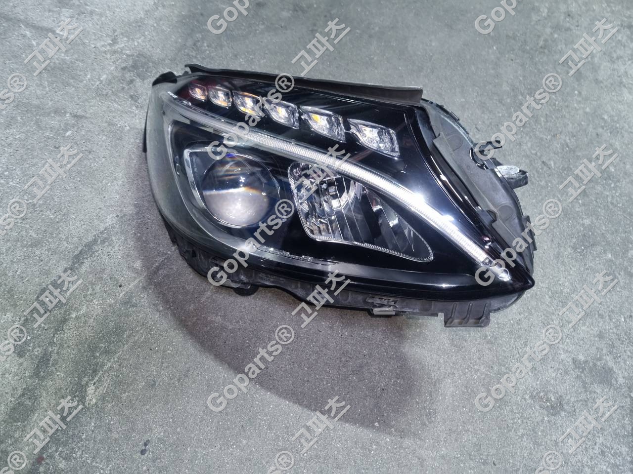 벤츠 C클래스 W205 조수석 헤드라이트 A2059062604 400,000원 중고