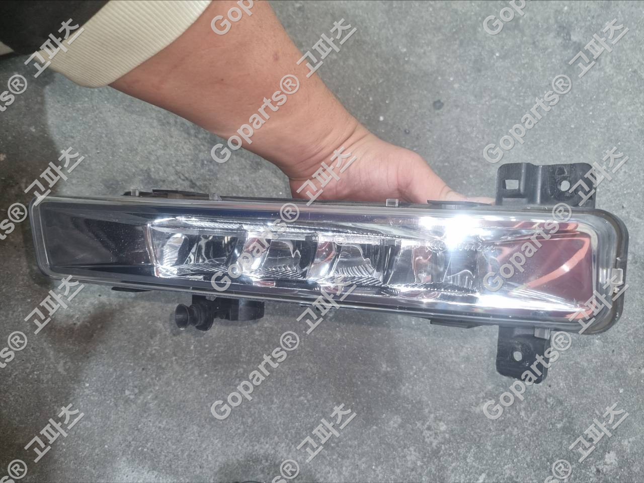 BMW 5시리즈 G30 전기형 운전석 할로겐 안개등 89250251 상세사진 2