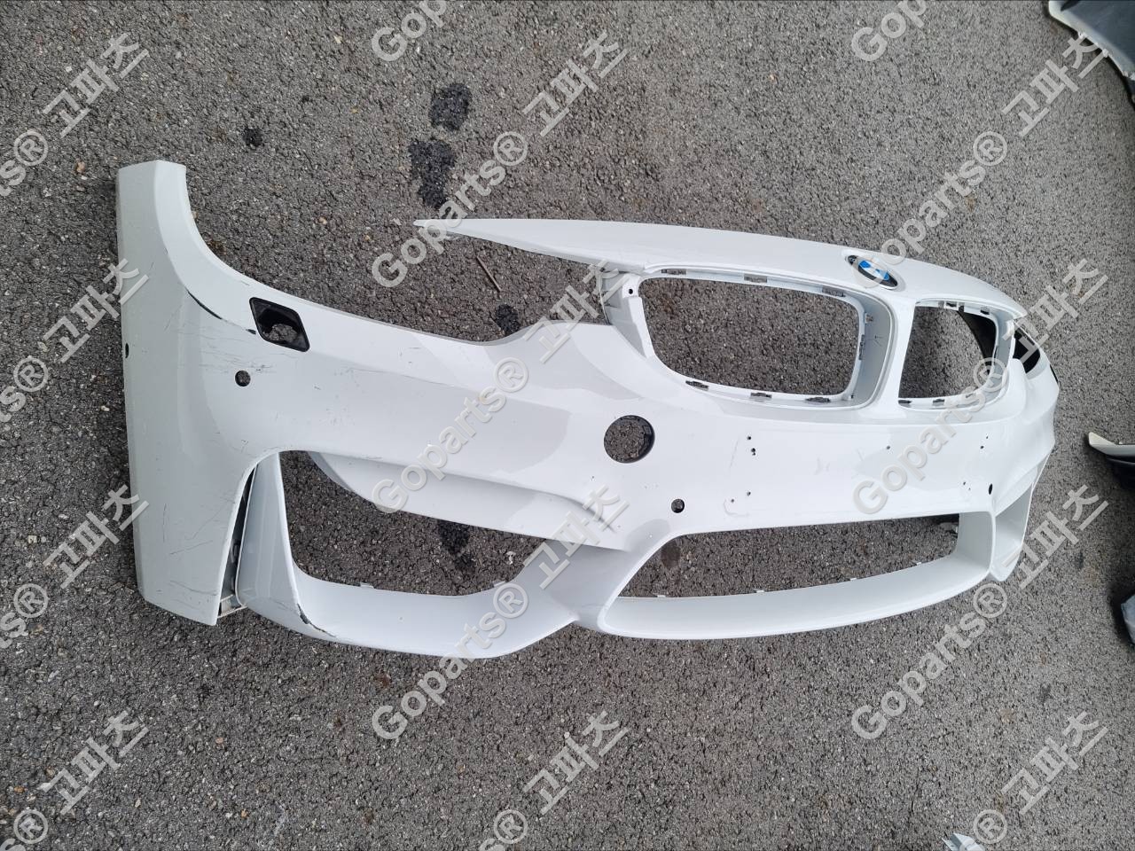 BMW M3 M4 F80 F82 전범퍼 (물노즐, 카메라 타입) 중고 상세사진 3