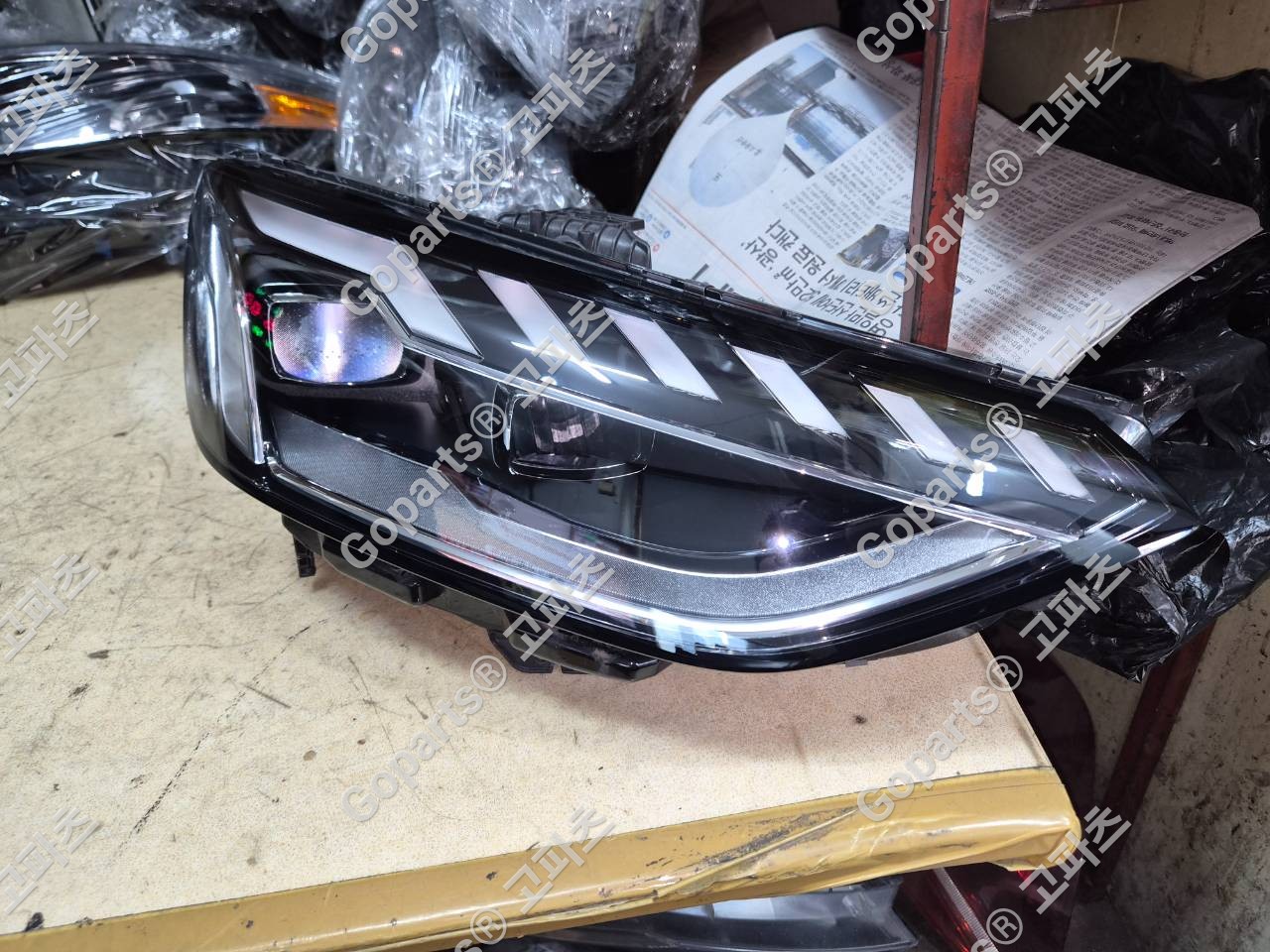 아우디 A4 B9 8W 조수석 헤드라이트 8W0941034D 450,000원 중고