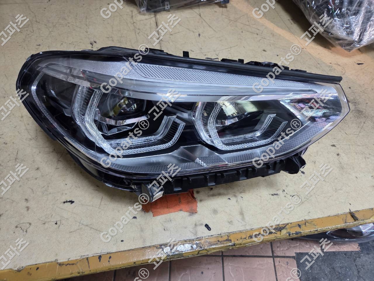 BMW X3/X4 G01/G02 조수석 헤드라이트 8739654-03/04 450,000원 중고