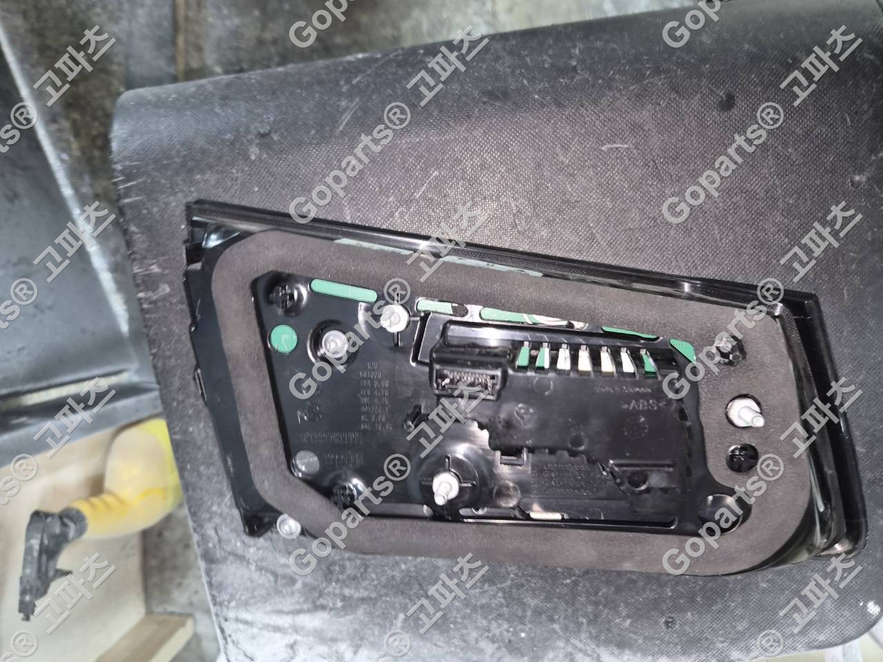 BMW G30 5시리즈 후기형 조수석 트렁크 후미등 6321-5A38AF2-01/02/03 상세사진 3