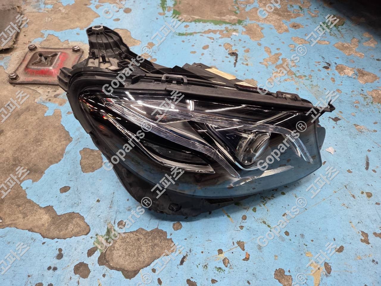 벤츠 E클래스 W213 전기형 조수석 헤드라이트 A2139061804kz 500,000원 중고