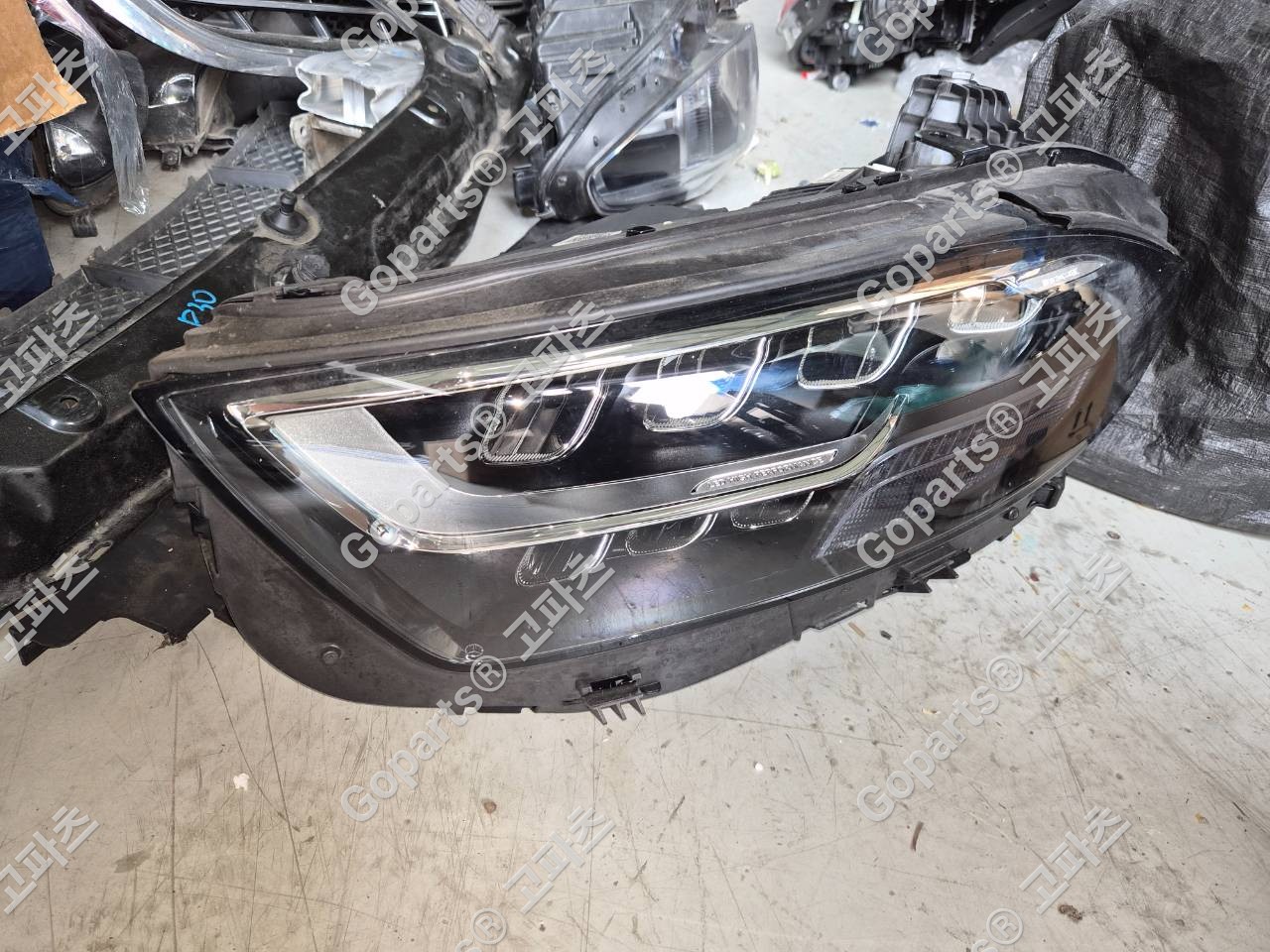 벤츠 CLS W257 운전석 헤드라이트 A2579062302 중고 500,000원
