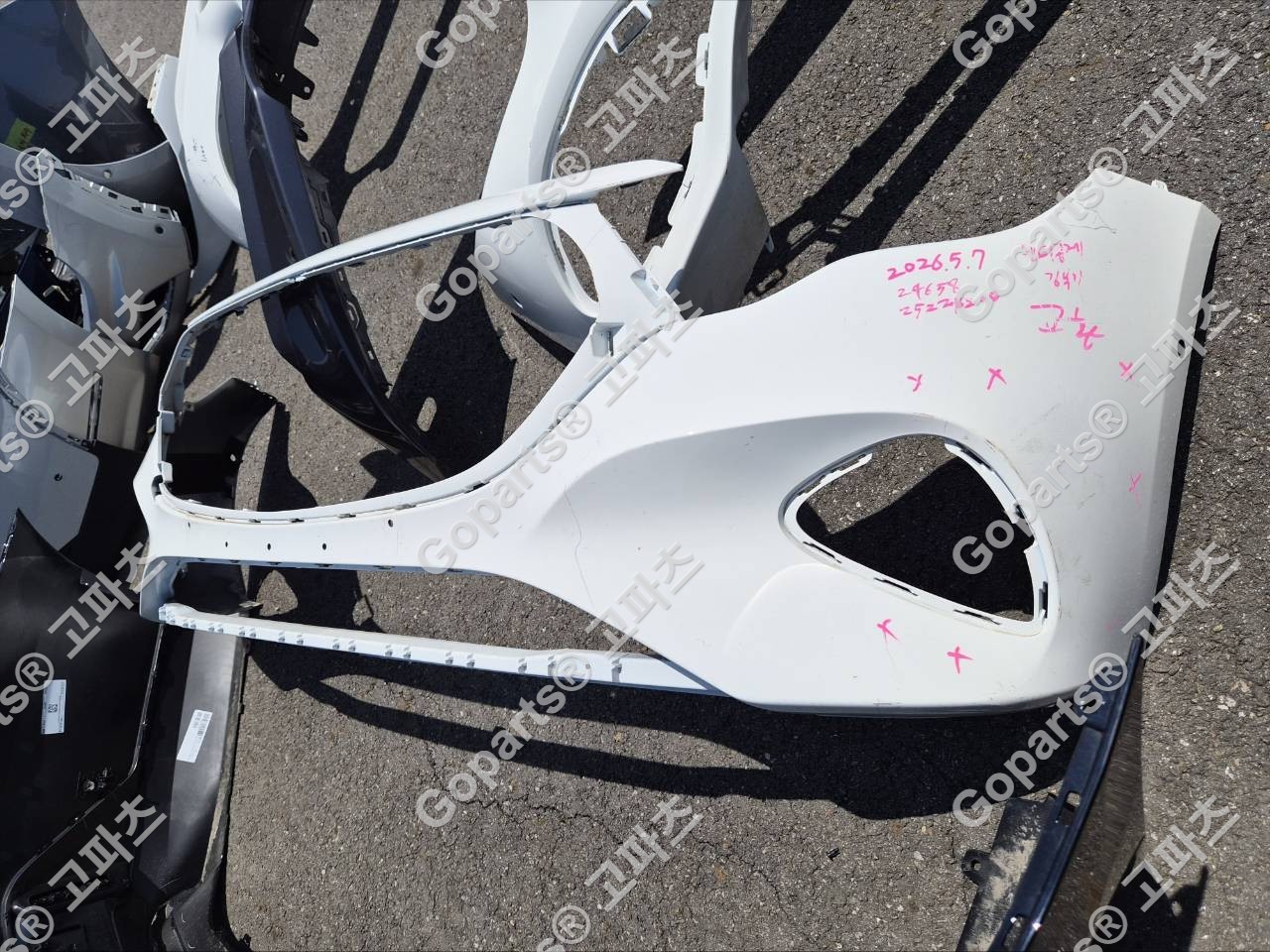 벤츠 W214 E클래스 중고 전범퍼 상세사진 2