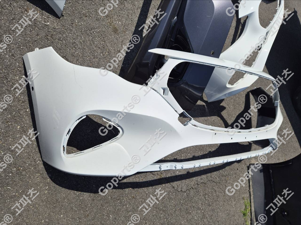 벤츠 W214 E클래스 중고 전범퍼 상세사진 3