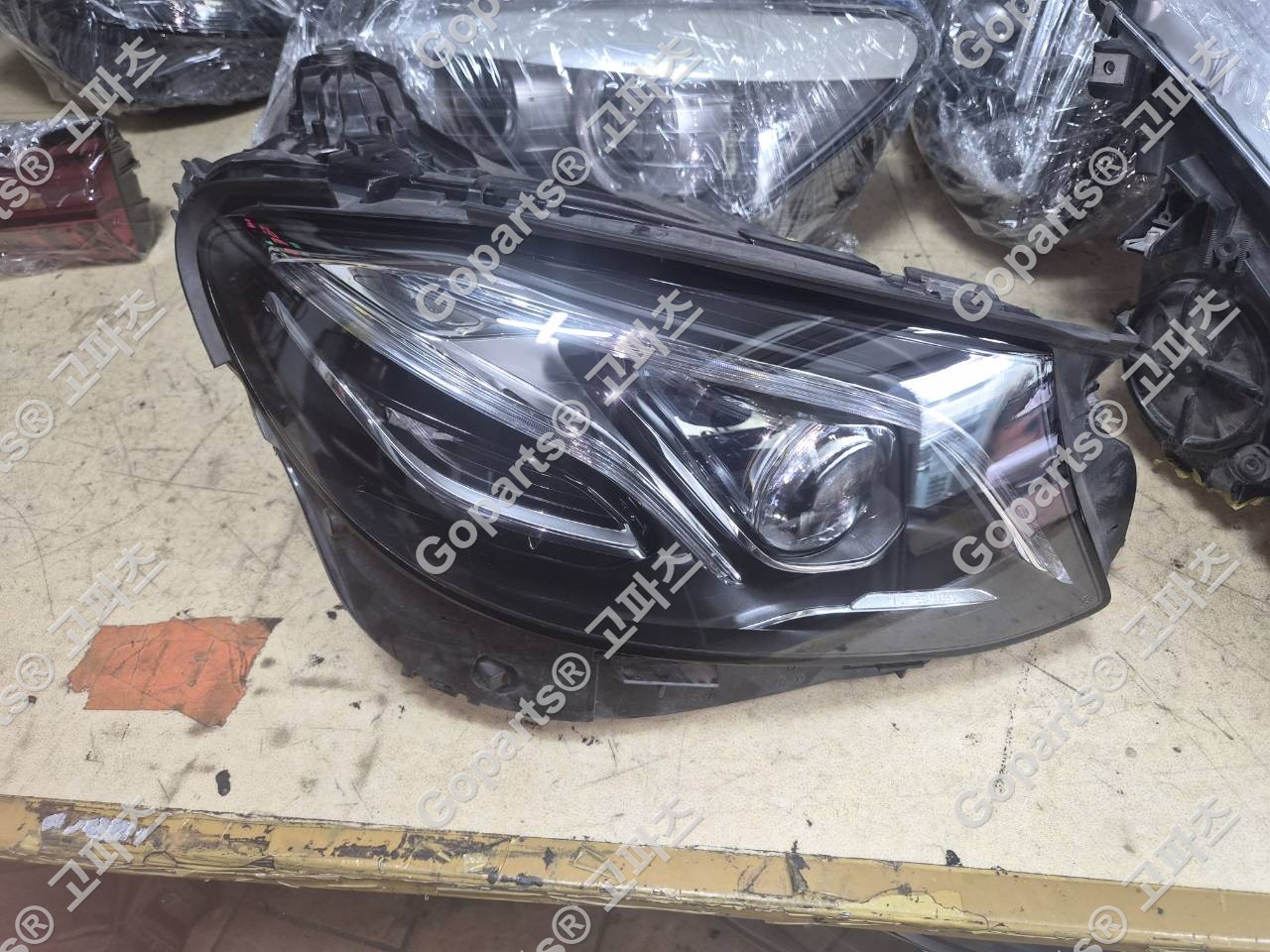 벤츠 E클래스 W213 전면부 조수석 헤드라이트 A2139062606kz 450,000원 중고