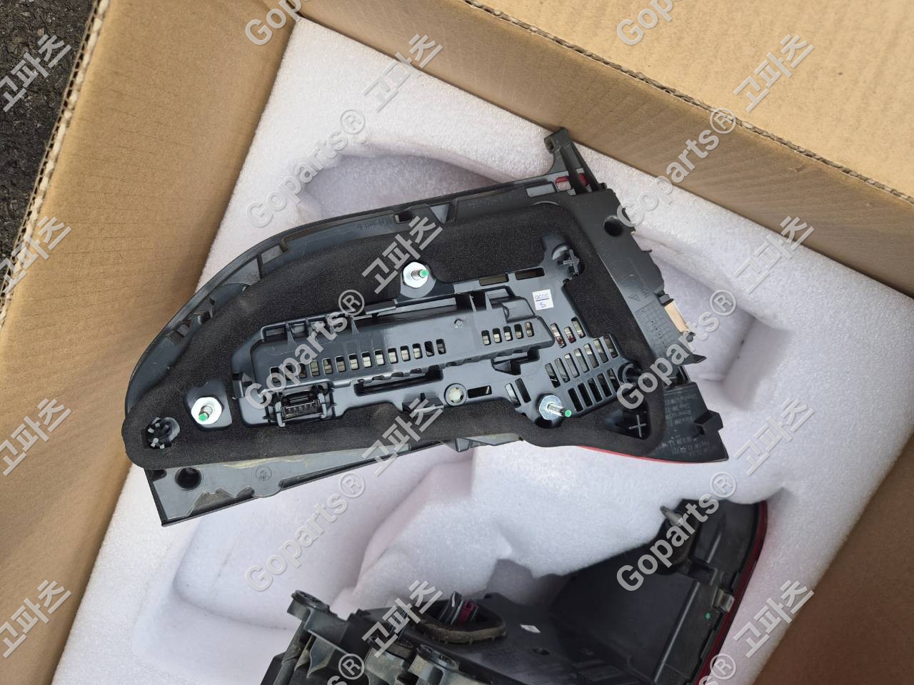 BMW 7시리즈 G11/G12 후기형 조수석 트렁크 후미등 H8849234204 상세사진 3
