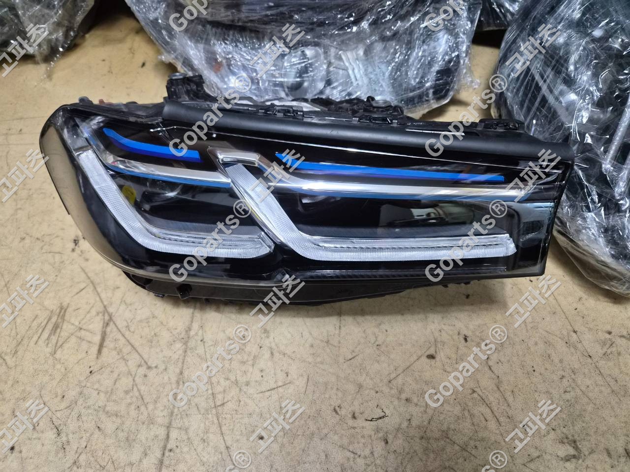 BMW 5시리즈 G30 조수석 헤드라이트 9850588-05/06/07 750,000원