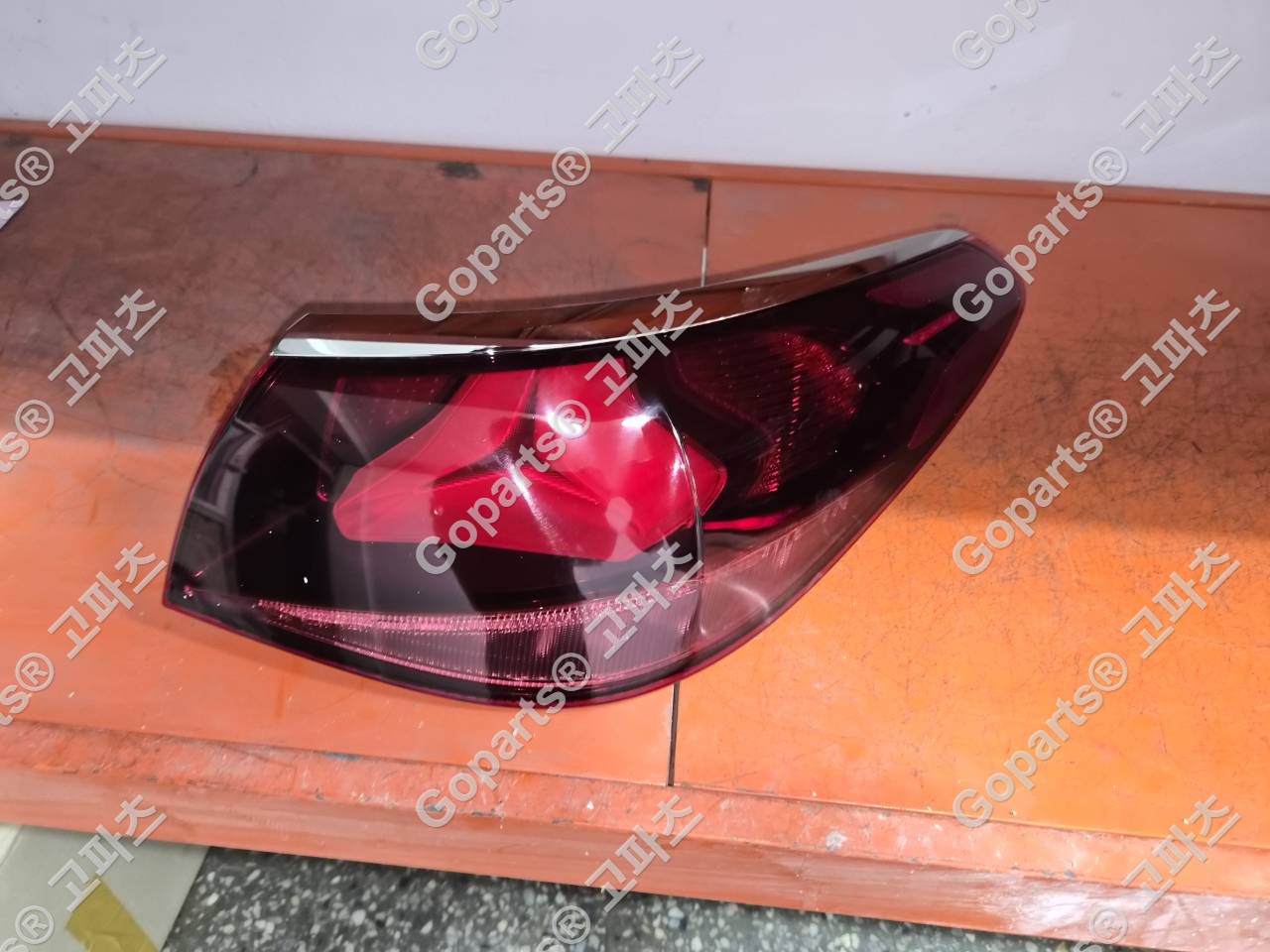 벤츠 E클래스 W214 조수석 후미등 A2149060403, A2139065602 중고 250,000원