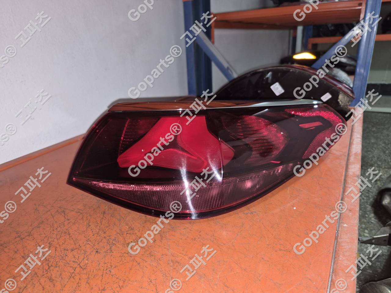 벤츠 E클래스 W214 조수석 후미등 A2149060403 중고 250,000원