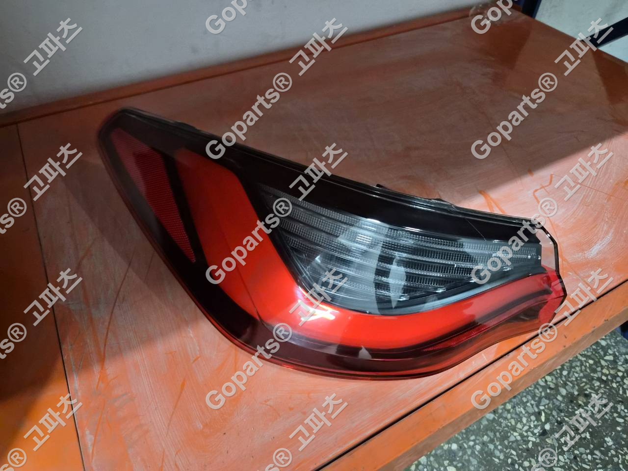 BMW 4시리즈 M4 운전석 후미등 63217477603 상세사진 3