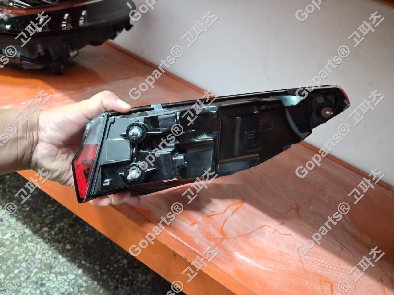 BMW 4시리즈 M4 운전석 후미등 63217477603 상세사진 4
