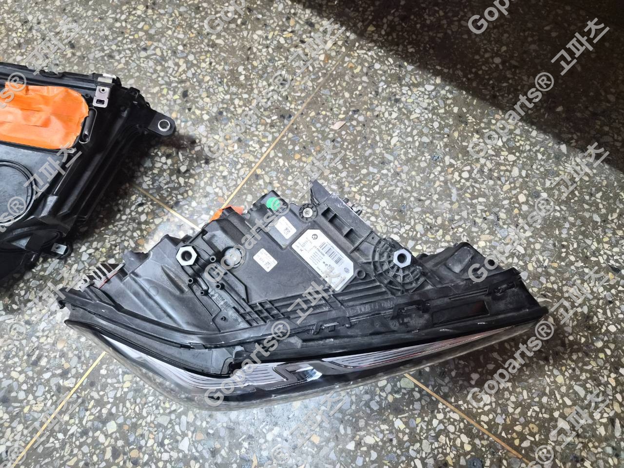 BMW 5시리즈 G30 후반기 조수석 LED 헤드라이트 9850582-06/07 상세사진 3