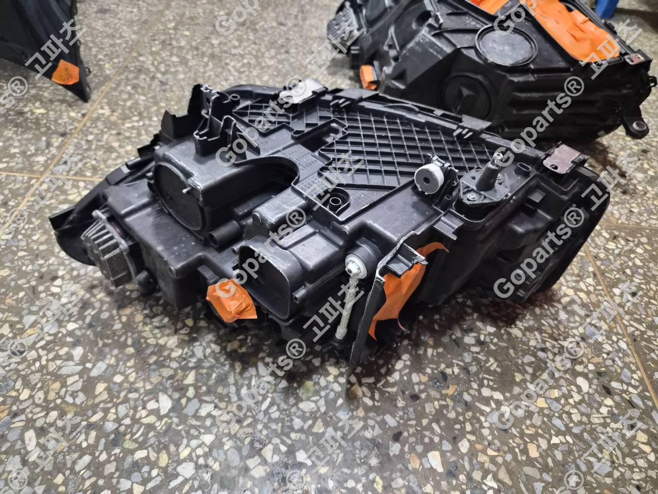 BMW 5시리즈 G30 후반기 조수석 LED 헤드라이트 9850582-06/07 상세사진 4