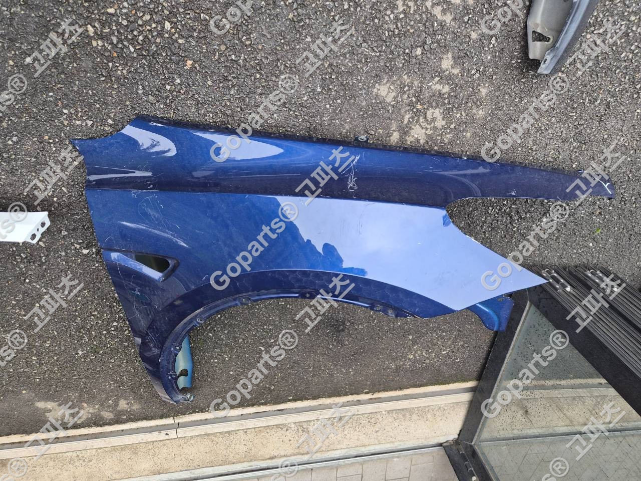 테슬라 모델Y 조수석 앞휀더 상세사진 2