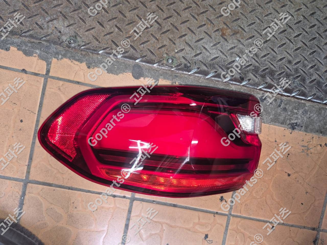 BMW X7 G07 운전석 후미등 H8744228708 상세사진 3