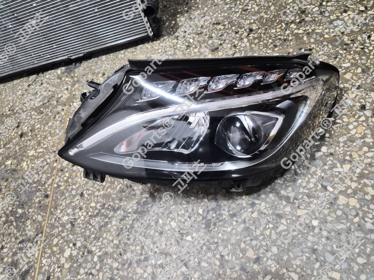 벤츠 C클래스 W205 전기형 운전석 헤드라이트 A2059062504 중고 350,000원