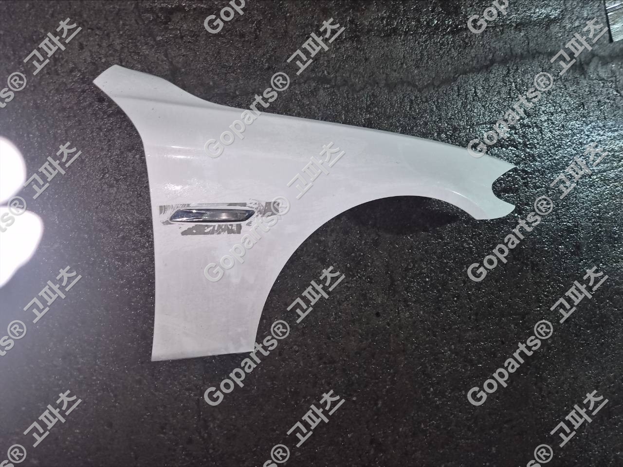 BMW F10 5시리즈 조수석 앞휀더 중고 200,000원