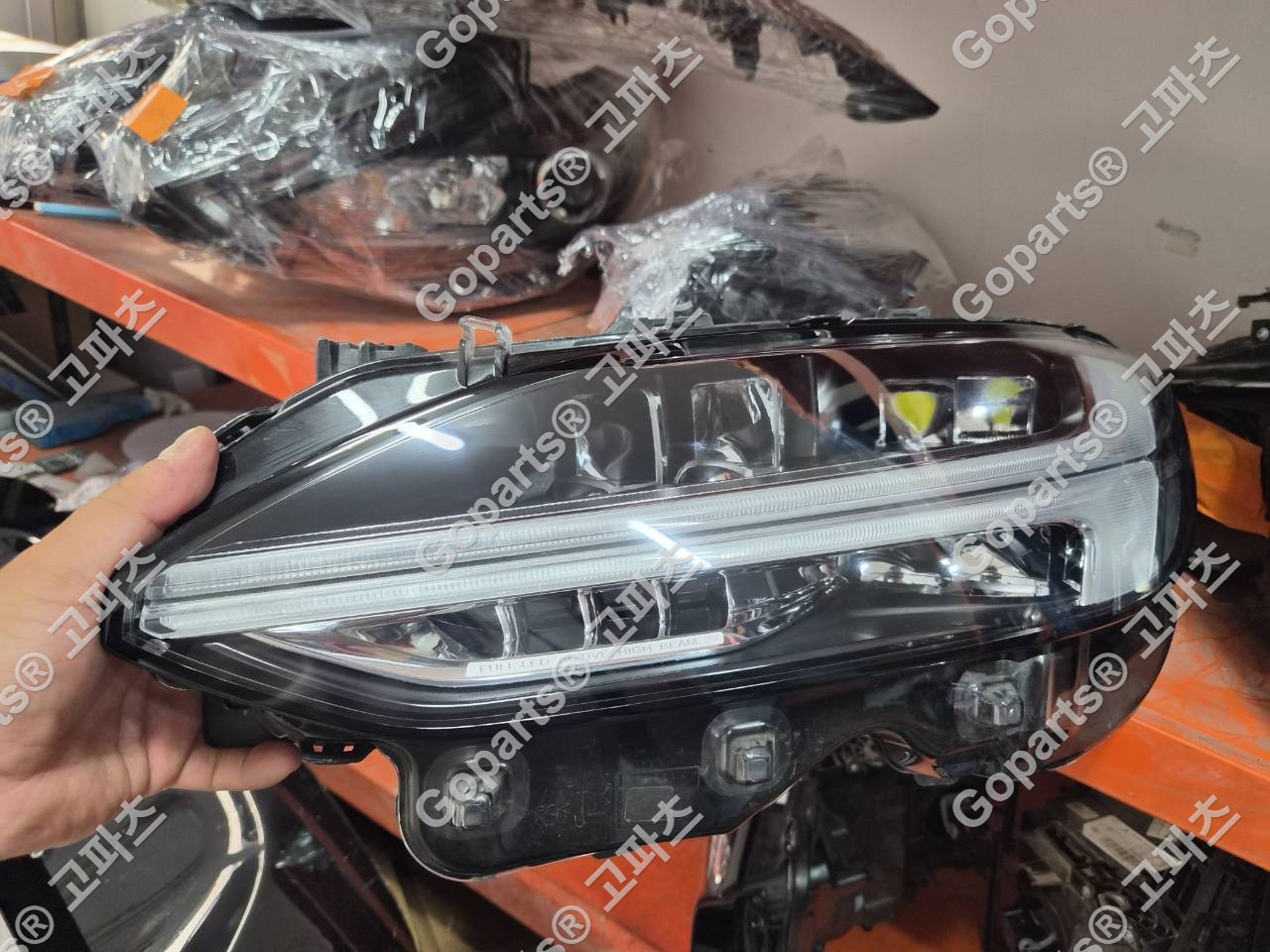 볼보 V90 운전석 헤드라이트 모듈 32342464 500,000원 중고