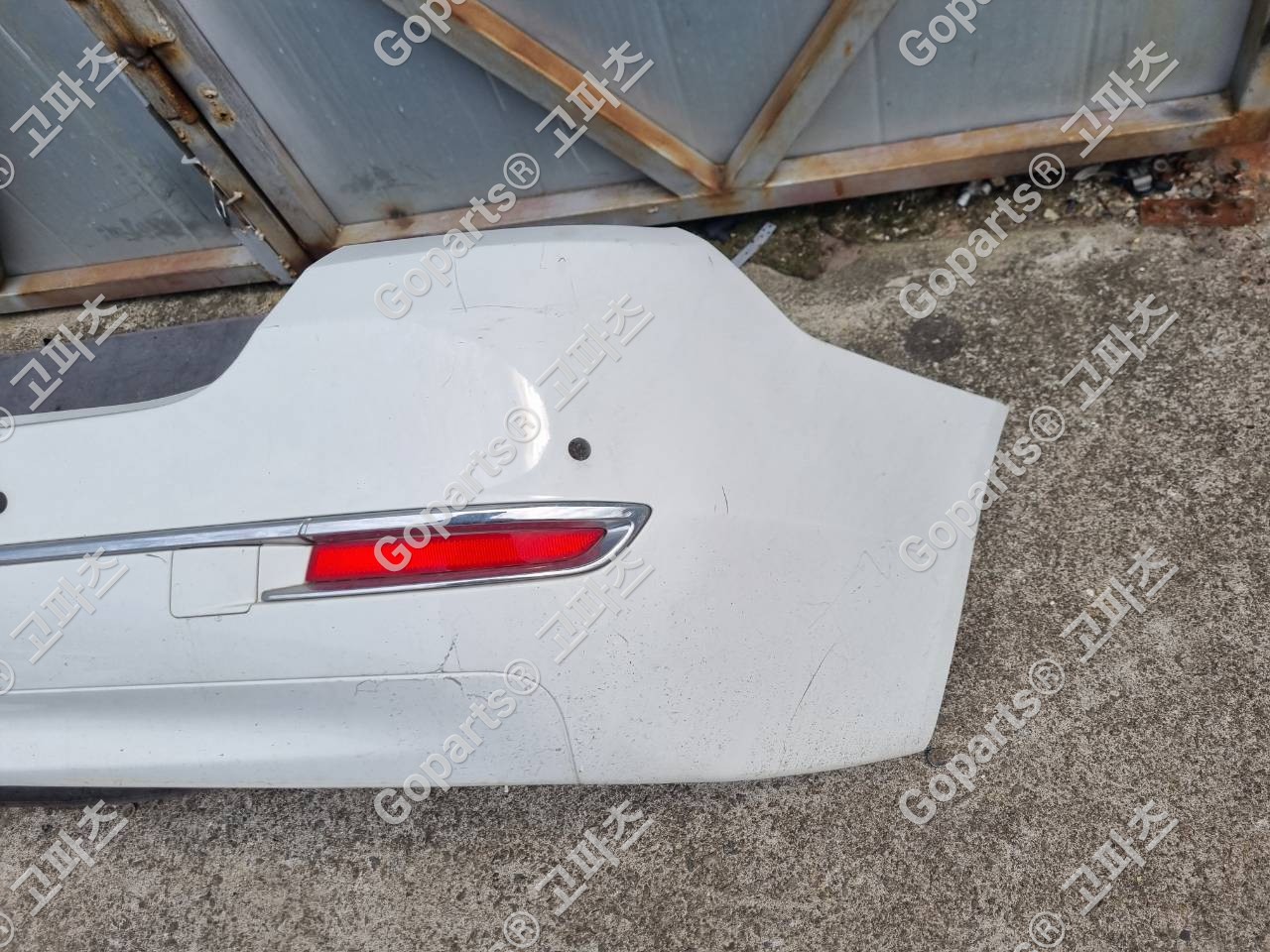 BMW F10 5시리즈 후기형 럭셔리 타입 뒷범퍼 상세사진 4