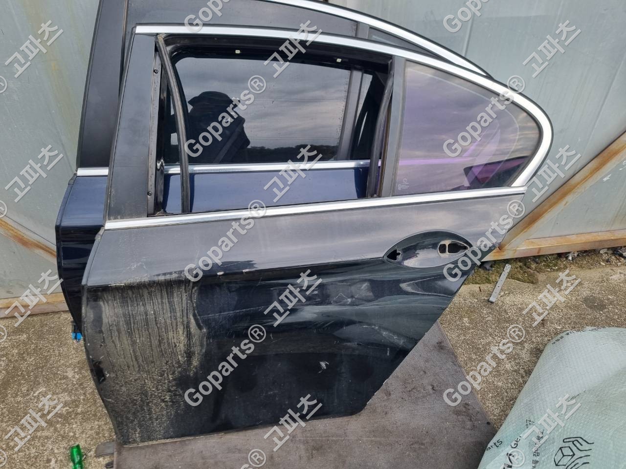 BMW F10 5시리즈 운전석 리어도어 중고 51757336115 300,000원