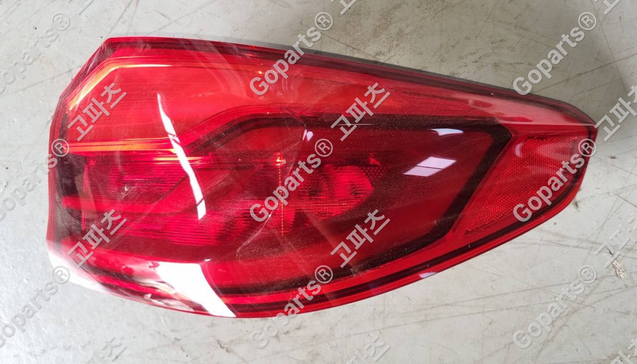 BMW G30 5시리즈 전기형 조수석 후미등 63217376464 중고 200,000원