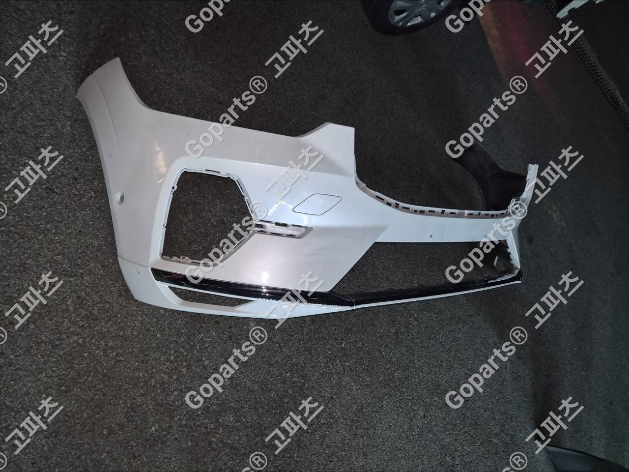 볼보 XC60 2세대 앞범퍼 중고 상세사진 2