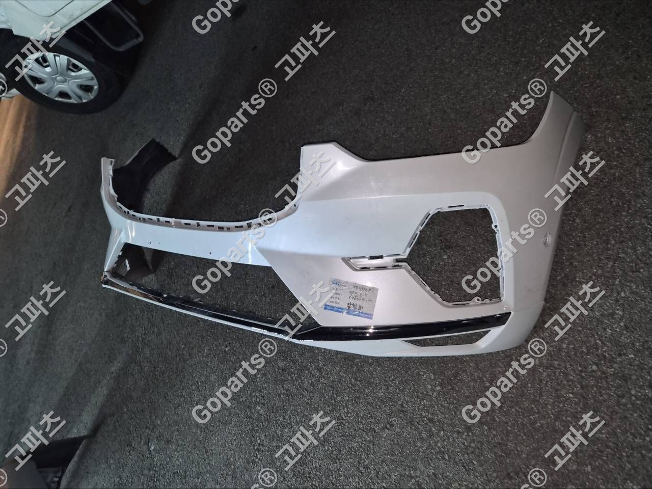볼보 XC60 2세대 앞범퍼 중고 상세사진 3