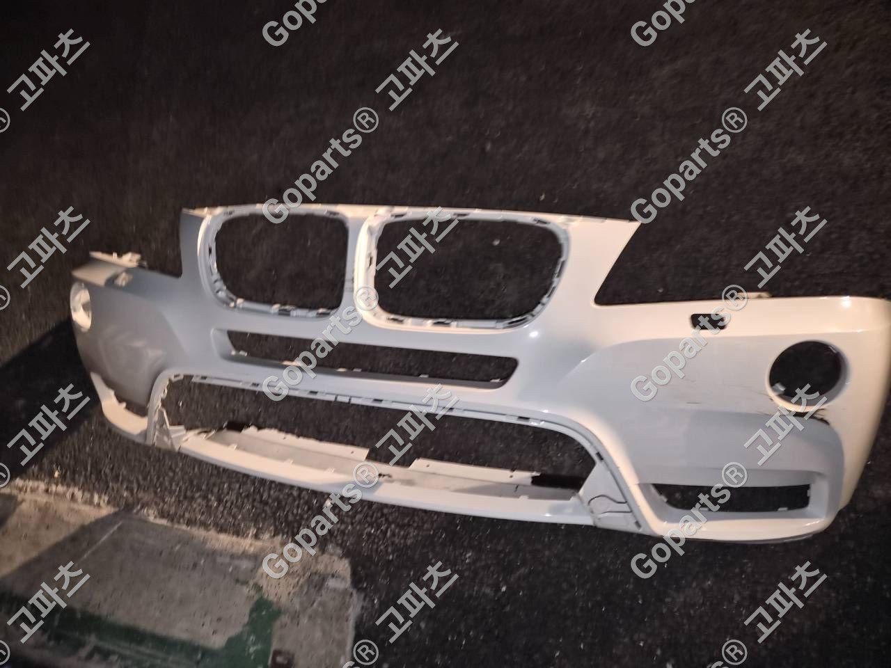 BMW X3 F25 전기형 앞범퍼 물노즐 있는 타입