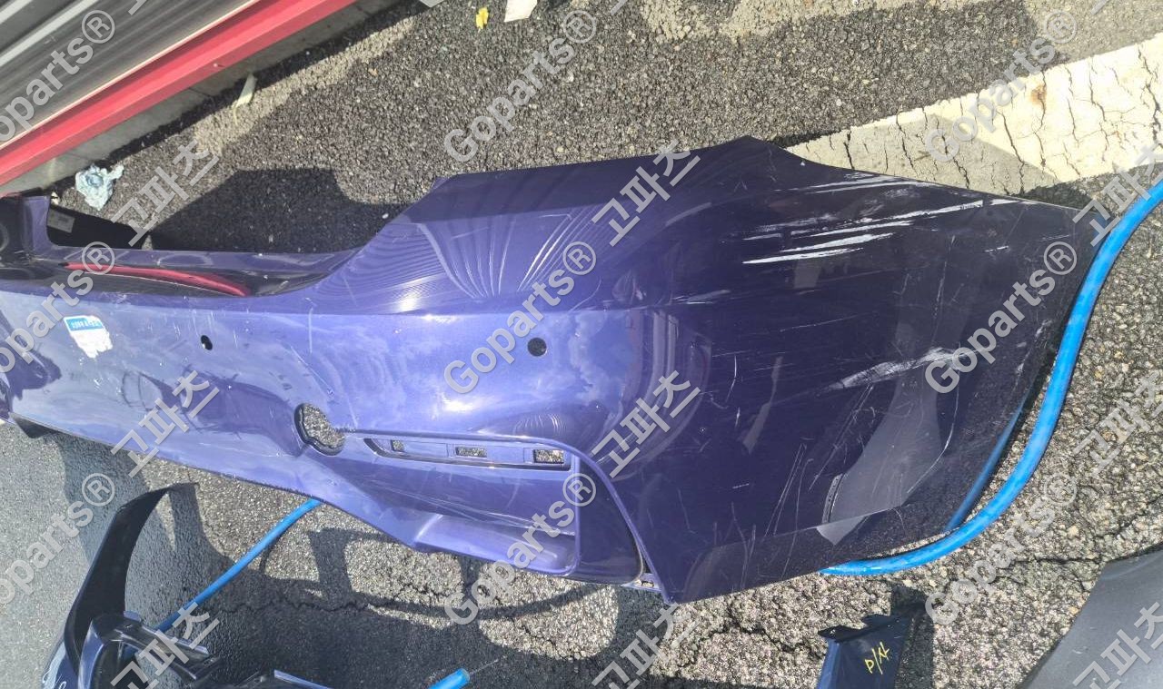 BMW M4 F82/F83 검정색 뒷범퍼 상세사진 2