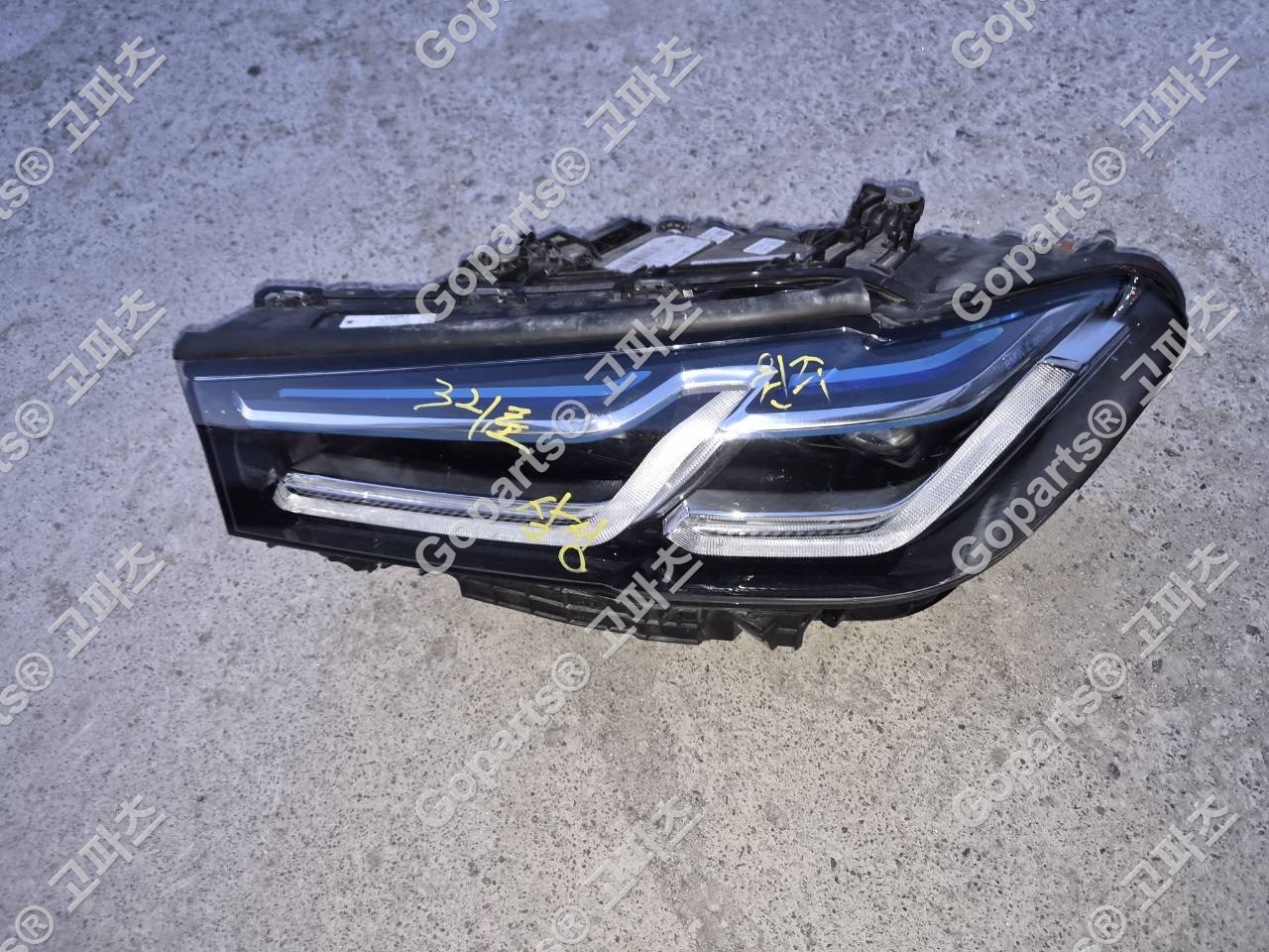 BMW G30 5시리즈 후기형 헤드라이트 (운전석 레이저) 985058705 중고 550,000원