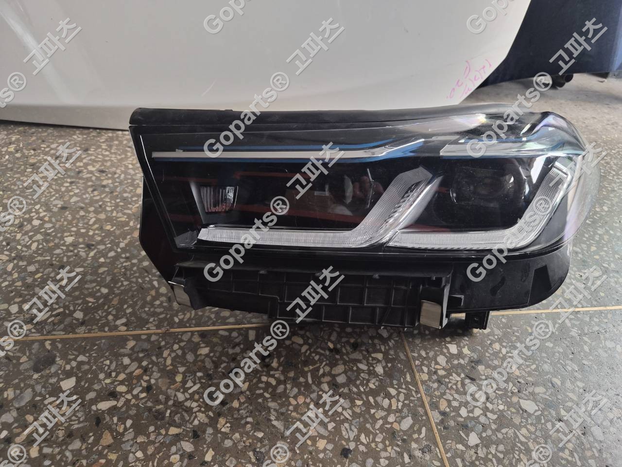 BMW 6GT G32 후기형 운전석 레이저 헤드라이트 63119479285 600,000원 중고
