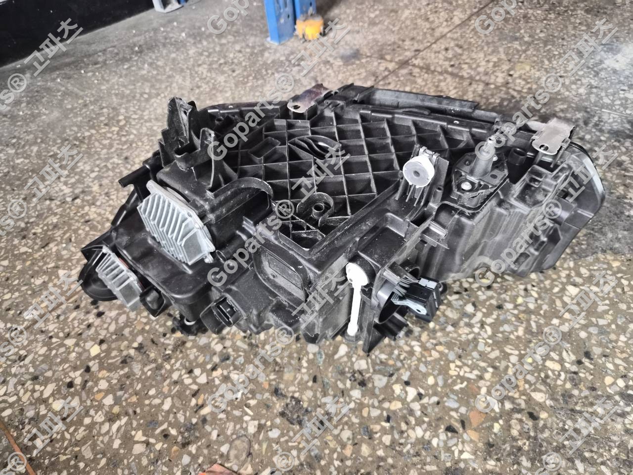 BMW 6GT G32 후기형 조수석 레이저 헤드라이트 63119479286 상세사진 4