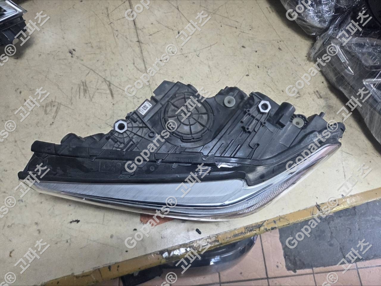 BMW G30 5시리즈 전기형 운전석 어뎁티브 LED 헤드라이트 63117214961 상세사진 2
