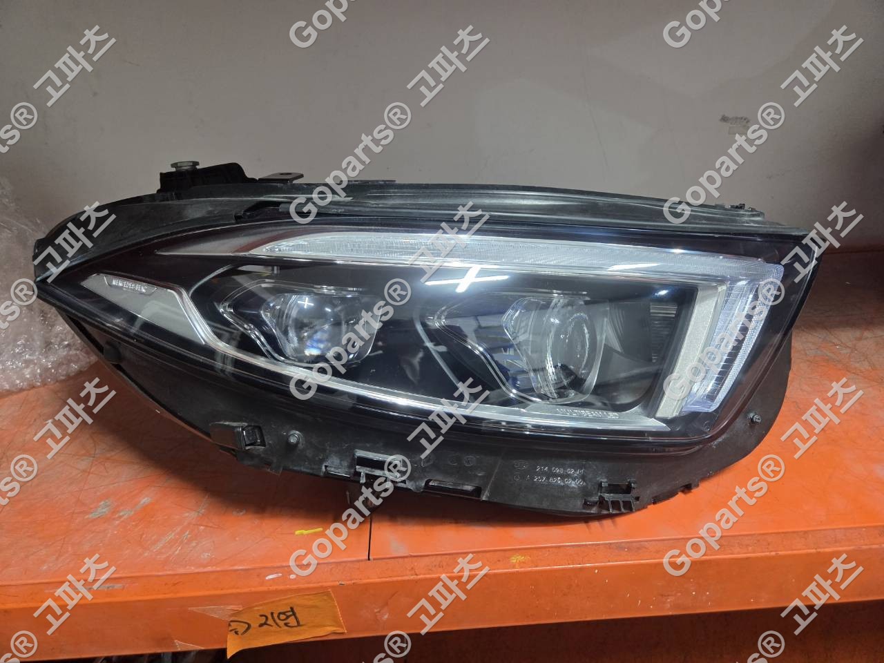 벤츠 CLS W257 멀티빔 헤드라이트 조수석 A2579068002 중고 600,000원