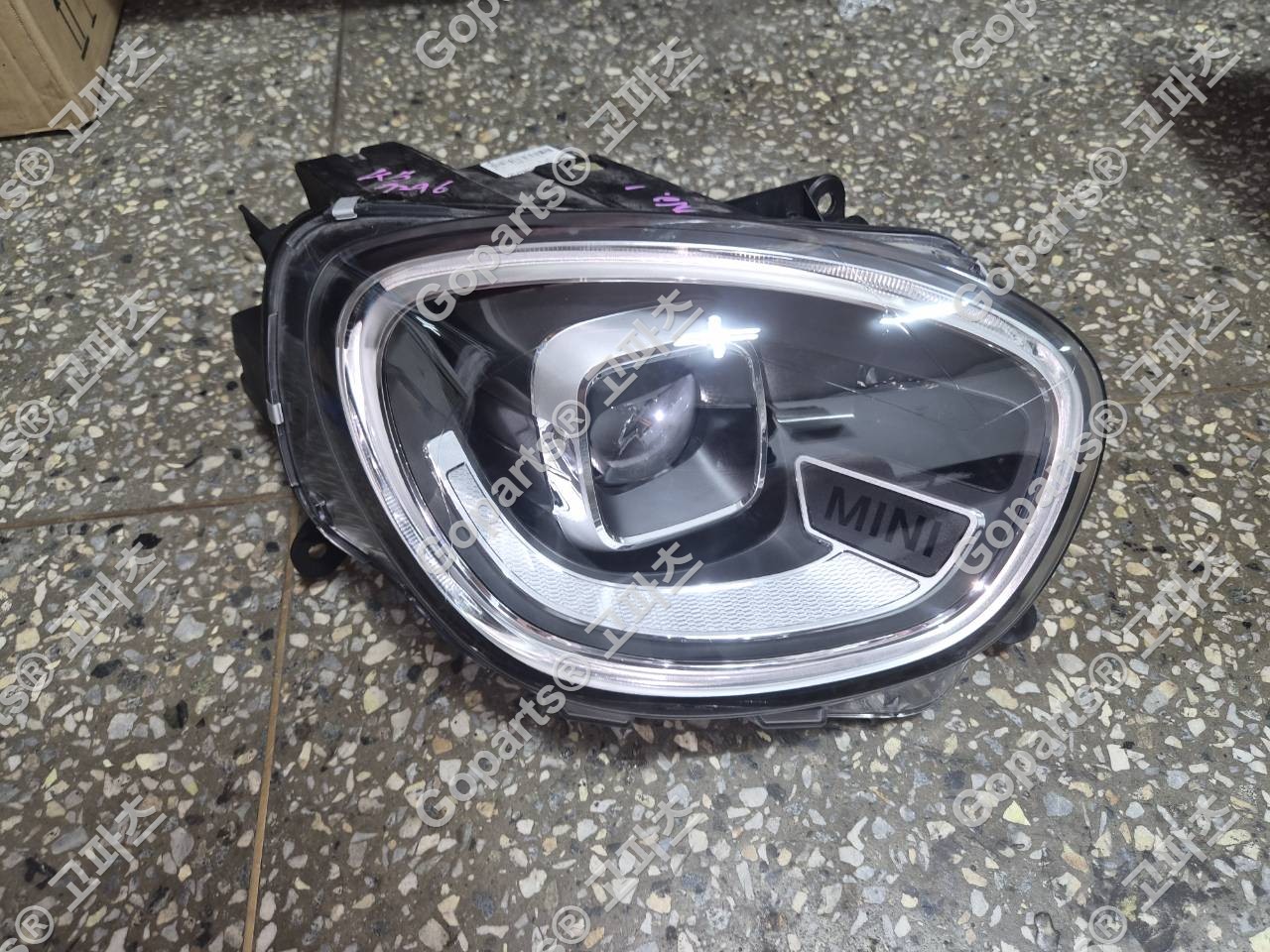 MINI 컨트리맨 F60 후기형 조수석 LED 헤드라이트 9881590 350,000원