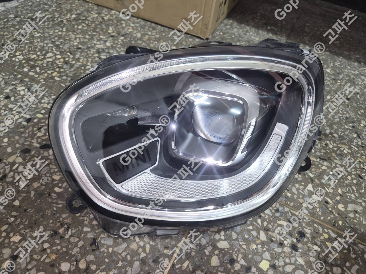 미니 컨트리맨 F60 후기형 운전석 LED 헤드라이트 9881589 300,000원 중고