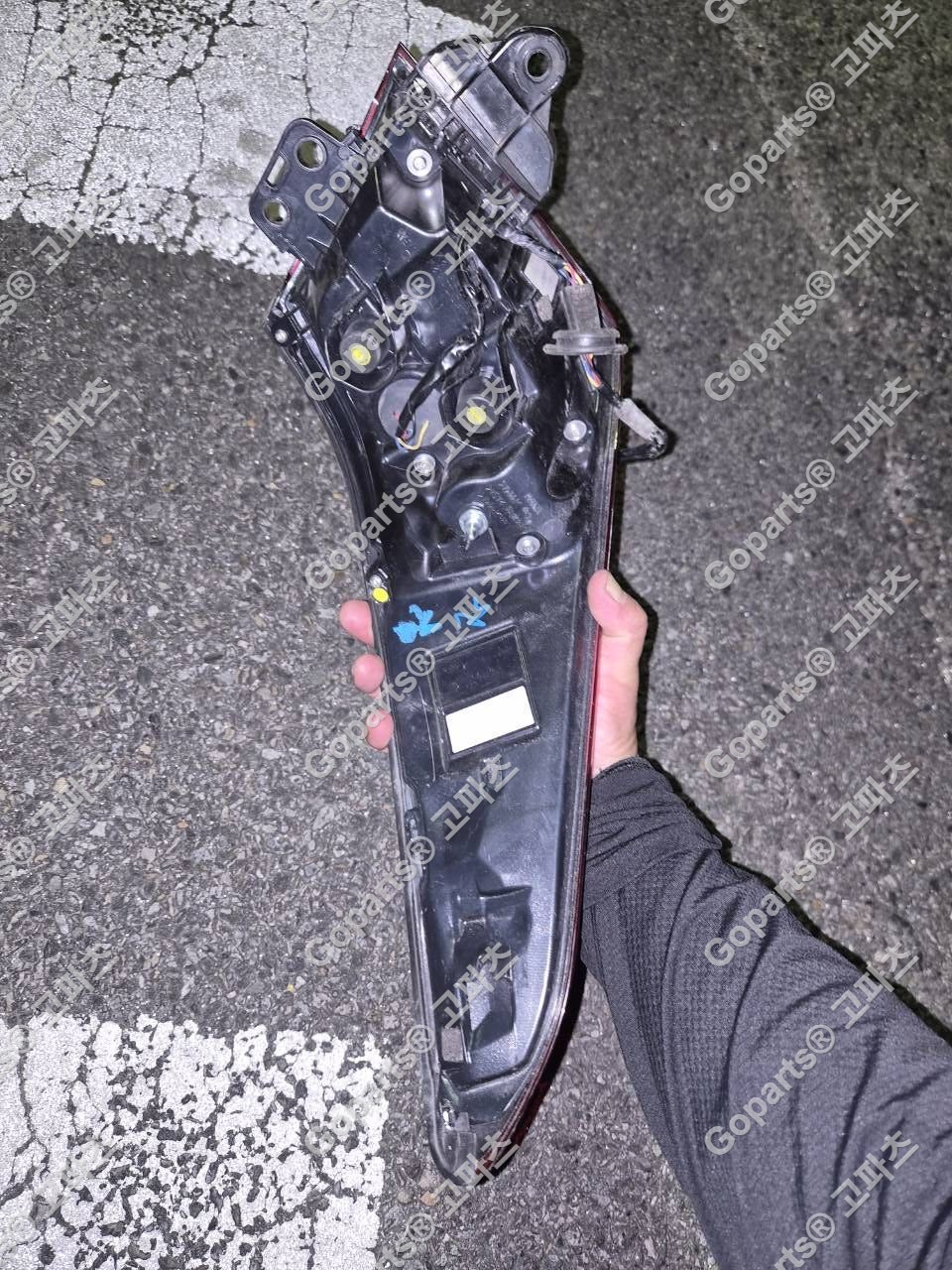 렉서스 ES XV70 조수석 후미등 사진 3