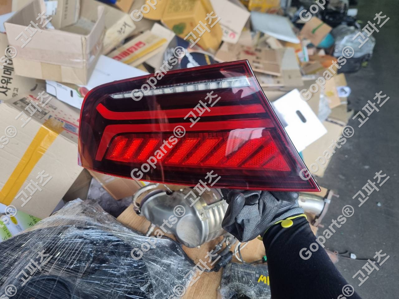 아우디 A7 2015-2018년 C7 4G8 후기형 운전석 후미등 품번 4G8945095H,4G8945095F 중고부품 실물사진